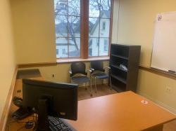 Study room with table, chairs, computer, 白板, and shelf